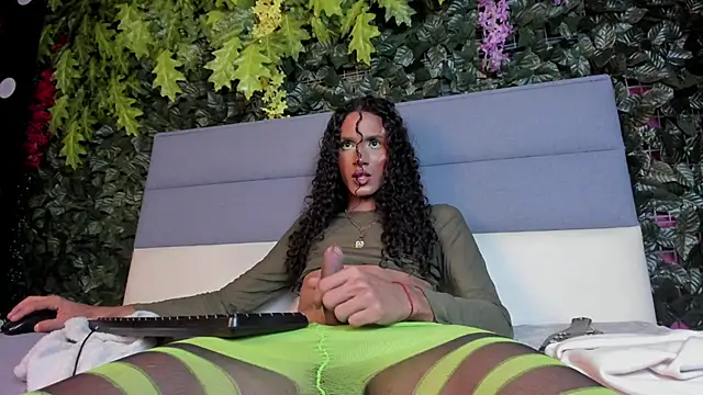 Snapshot of cassidy_blossom chatting on 03/16/25, 09:05 cassidy blossom online show from 03/16/25, 09:05