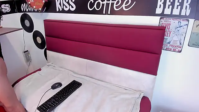 Snapshot of cassidy_blossom chatting on 03/22/25, 03:30 cassidy blossom online show from 03/22/25, 03:30