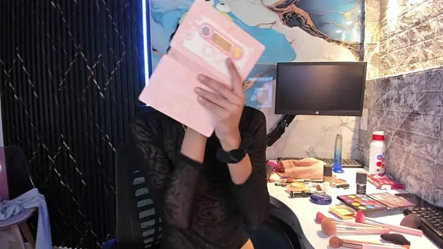 Snapshot of cassidy_blossom chatting on 10/10/25, 08:08 cassidy blossom online show from 10/10/25, 08:08