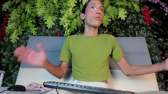 Snapshot of cassidy_blossom chatting on 10/15/25, 07:14 cassidy blossom online show from 10/15/25, 07:14