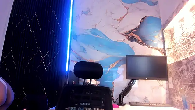 Snapshot of cassidy_blossom chatting on 11/12/25, 08:30 cassidy blossom online show from 11/12/25, 08:30