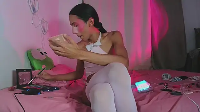 Snapshot of cassidy_blossom chatting on 03/29/26, 02:11 cassidy blossom online show from 03/29/26, 02:11