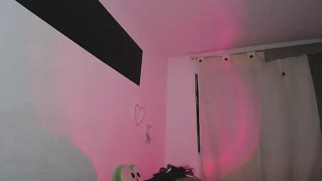 Snapshot of cassidy_blossom chatting on 04/21/26, 02:51 cassidy blossom online show from 04/21/26, 02:51