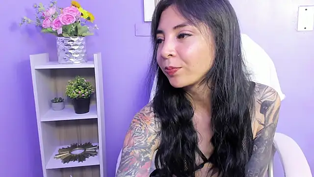 Snapshot of Hiyakasudere chatting on 02/05/25, 06:48 Hiyakasudere online show from 02/05/25, 06:48