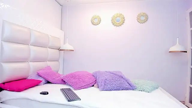 Snapshot of Hiyakasudere chatting on 03/17/25, 02:34 Hiyakasudere online show from 03/17/25, 02:34