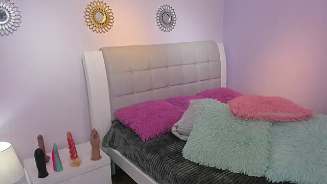 Snapshot of Hiyakasudere chatting on 10/10/25, 06:18 Hiyakasudere online show from 10/10/25, 06:18