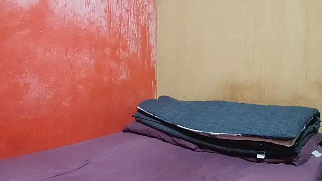 Snapshot of LuisA_Femm chatting on 12/18/25, 05:35 LuisA Femm online show from 12/18/25, 05:35