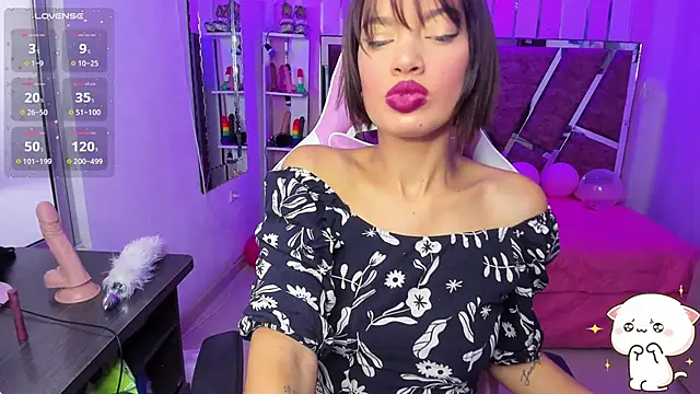 Snapshot of PamelaAddams_ chatting on 02/07/25, 04:06 PamelaAddams  online show from 02/07/25, 04:06