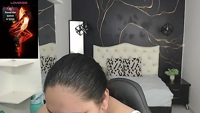 Aaliyah11 online show from 10/19/25, 12:44