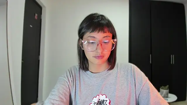 Snapshot of ggor4w33 chatting on 10/11/25, 08:13 ggor4w33 online show from 10/11/25, 08:13