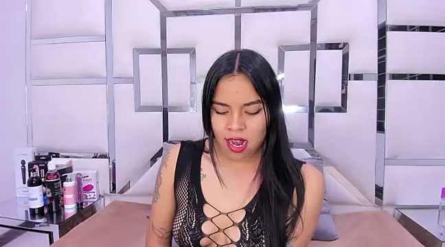 ZoeWan69 online show from 02/04/25, 07:00