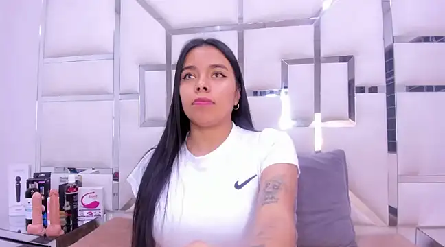 ZoeWan69 online show from 02/15/25, 01:49