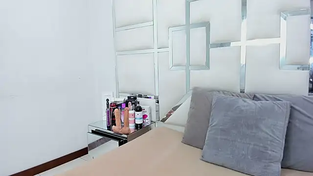 ZoeWan69 online show from 02/24/25, 12:59