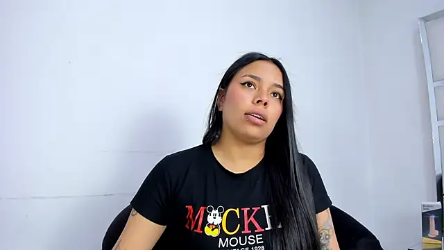 ZoeWan69 online show from 11/12/25, 12:16