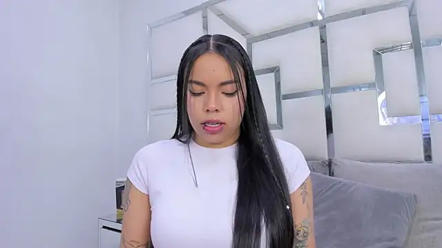 ZoeWan69 online show from 12/21/25, 11:50