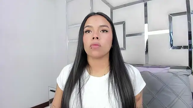 ZoeWan69 online show from 03/26/26, 12:11