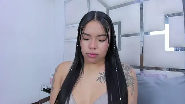 ZoeWan69 online show from 04/13/26, 03:23