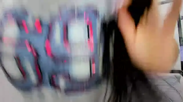 Snapshot of ZoeWan69 chatting on 05/01/26, 01:05 ZoeWan69 online show from 05/01/26, 01:05