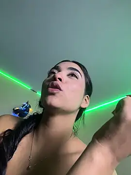 Snapshot of Bella_ricci_ chatting on 02/04/26, 02:06 Bella ricci online show from 02/04/26, 02:06