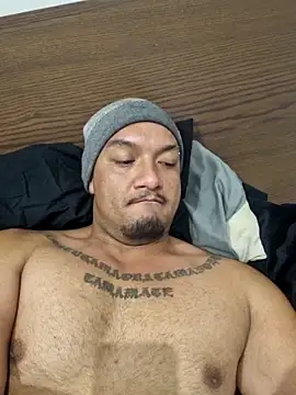 Snapshot of Hbig121 chatting on 04/28/26, 01:05 Hbig121 online show from 04/28/26, 01:05