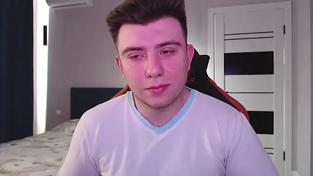 Snapshot of honey_furry chatting on 03/13/26, 04:52 honey furry online show from 03/13/26, 04:52