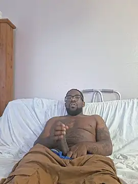 Snapshot of BigDMann40 chatting on 07/05/26, 10:17 BigDMann40 online show from 07/05/26, 10:17