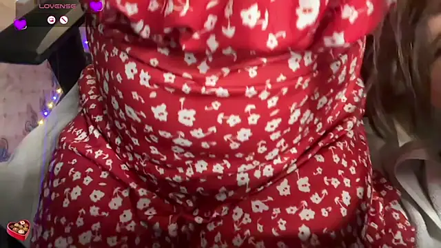 Snapshot of EZ_shuvani chatting on 11/29/25, 10:18 EZ shuvani online show from 11/29/25, 10:18