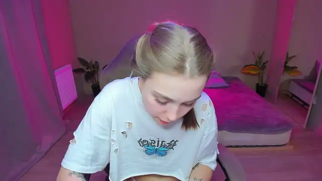 Snapshot of YourMegan chatting on 02/27/25, 10:42 YourMegan online show from 02/27/25, 10:42