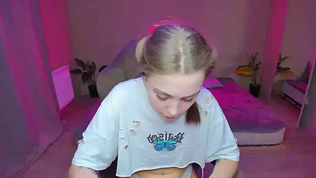 Snapshot of YourMegan chatting on 02/28/25, 01:47 YourMegan online show from 02/28/25, 01:47