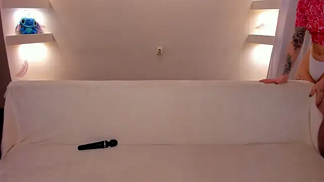 Snapshot of YourMegan chatting on 10/31/25, 07:04 YourMegan online show from 10/31/25, 07:04