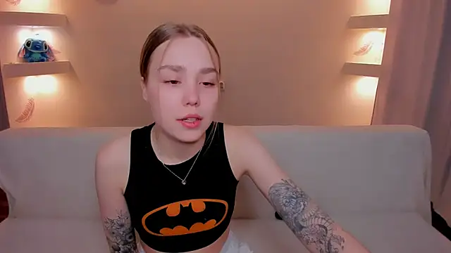 Snapshot of YourMegan chatting on 11/18/25, 06:01 YourMegan online show from 11/18/25, 06:01