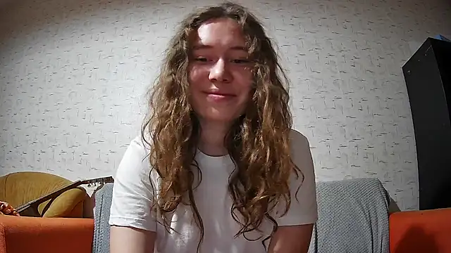 Snapshot of girliemilk chatting on 09/16/25, 05:58 girliemilk online show from 09/16/25, 05:58