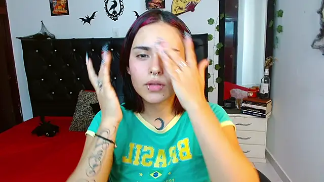 Snapshot of veronica_luar chatting on 02/18/26, 08:05 veronica luar online show from 02/18/26, 08:05