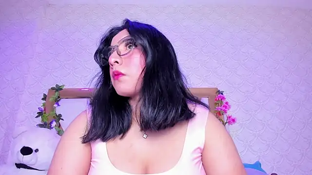 Snapshot of BeccaMathew chatting on 05/11/26, 01:33 BeccaMathew online show from 05/11/26, 01:33
