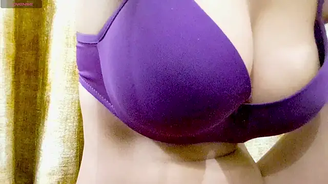 RAYI 01 online show from 10/14/25, 04:19