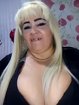 Snapshot of BonniAdams chatting on 11/02/25, 02:25 BonniAdams online show from 11/02/25, 02:25