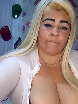 Snapshot of BonniAdams chatting on 11/04/25, 09:47 BonniAdams online show from 11/04/25, 09:47