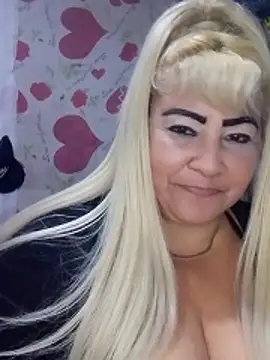 Snapshot of BonniAdams chatting on 11/13/25, 02:10 BonniAdams online show from 11/13/25, 02:10