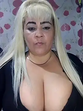 Snapshot of BonniAdams chatting on 11/18/25, 11:59 BonniAdams online show from 11/18/25, 11:59