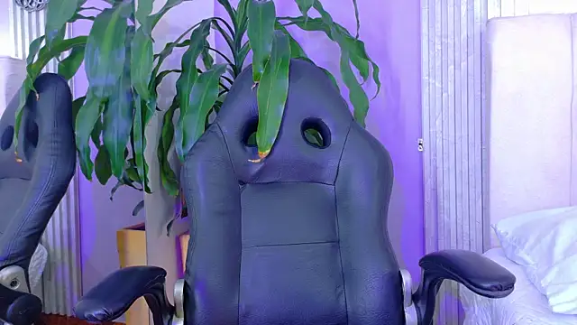 Snapshot of triana_crimson chatting on 03/10/26, 02:55 triana crimson online show from 03/10/26, 02:55