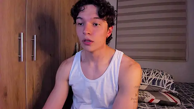 Snapshot of Mastrangelo_xxx chatting on 10/21/25, 04:57 Mastrangelo xxx online show from 10/21/25, 04:57