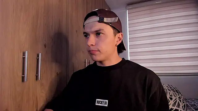 Snapshot of Mastrangelo_xxx chatting on 11/19/25, 09:26 Mastrangelo xxx online show from 11/19/25, 09:26