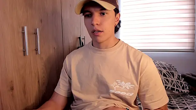 Snapshot of Mastrangelo_xxx chatting on 11/27/25, 07:16 Mastrangelo xxx online show from 11/27/25, 07:16