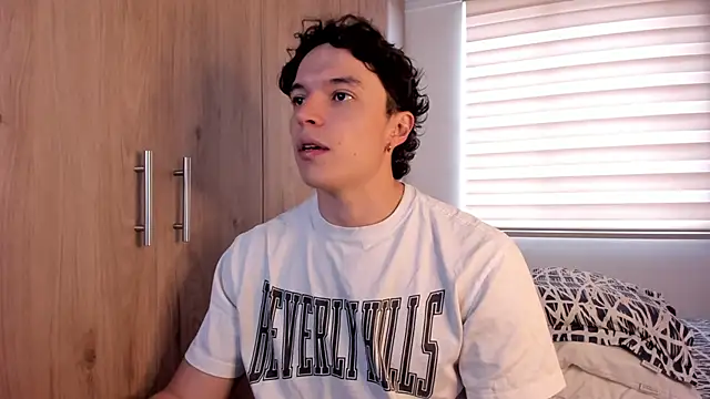 Snapshot of Mastrangelo_xxx chatting on 11/29/25, 08:23 Mastrangelo xxx online show from 11/29/25, 08:23