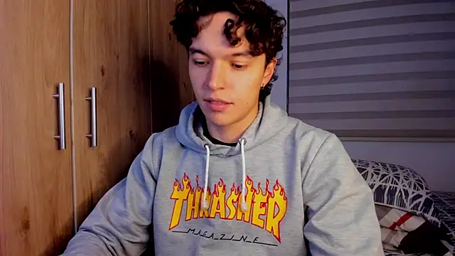 Snapshot of Mastrangelo_xxx chatting on 12/20/25, 03:57 Mastrangelo xxx online show from 12/20/25, 03:57