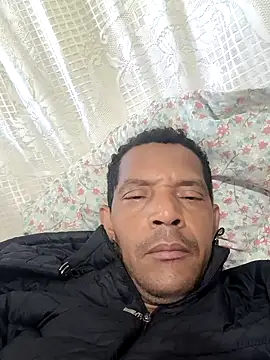 Snapshot of Renato571 chatting on 09/15/25, 10:48 Renato571 online show from 09/15/25, 10:48