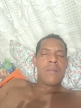 Snapshot of Renato571 chatting on 09/16/25, 01:17 Renato571 online show from 09/16/25, 01:17