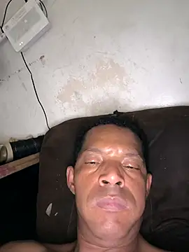 Snapshot of Renato571 chatting on 09/16/25, 07:48 Renato571 online show from 09/16/25, 07:48