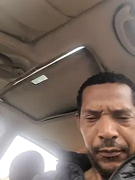 Snapshot of Renato571 chatting on 09/30/25, 11:26 Renato571 online show from 09/30/25, 11:26