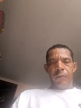 Snapshot of Renato571 chatting on 03/21/26, 07:39 Renato571 online show from 03/21/26, 07:39